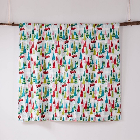 LEVTEX JOLLY HOLLY CHRISTMAS QUILT SIZE KING NWT - Picture 2 of 5